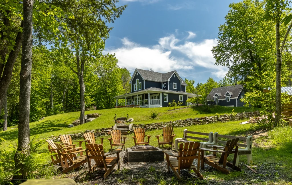 Large-group cottage with campfire at Lac-Mégantic