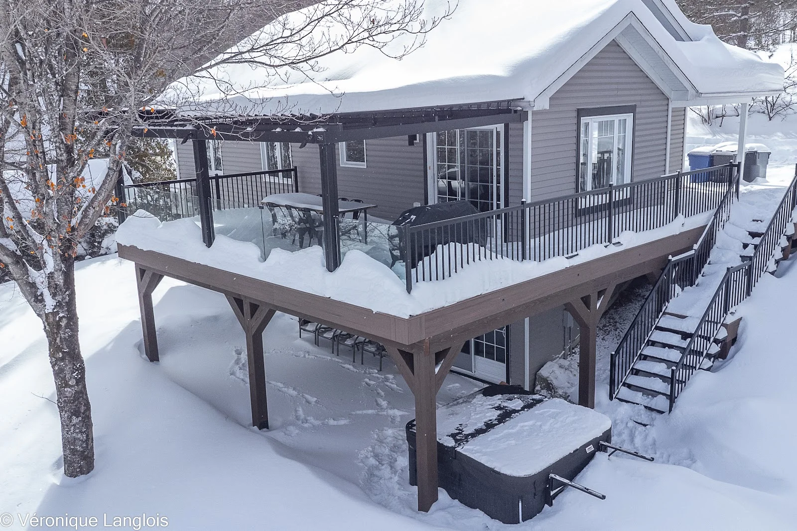 Terrasse de L'Évasion sous une épaisse couche de neige