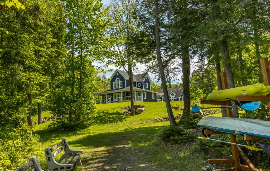 Le Grand Duc — spacieux bord de l'eau avec spa à Lambton