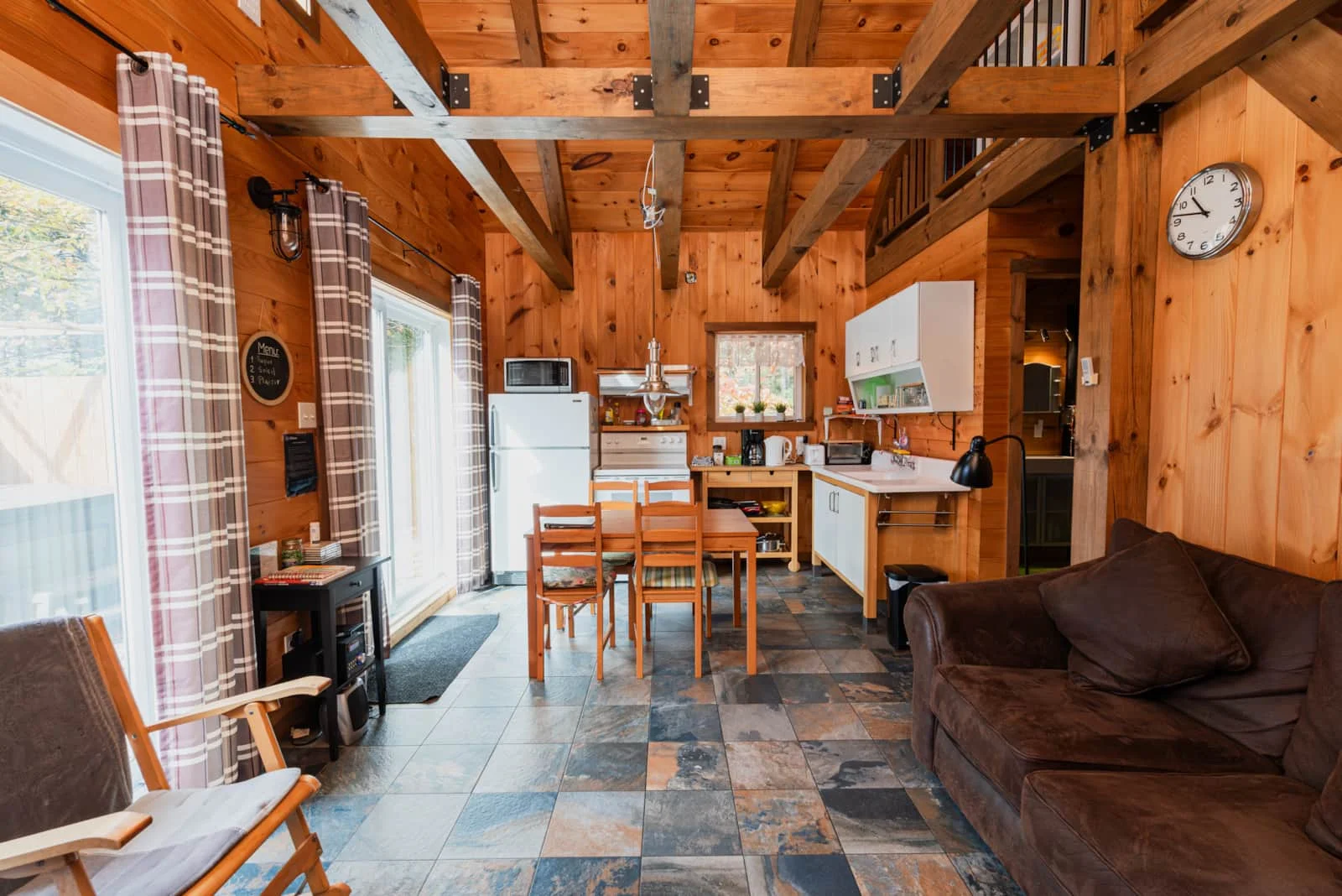 Salon et cuisine tout en bois