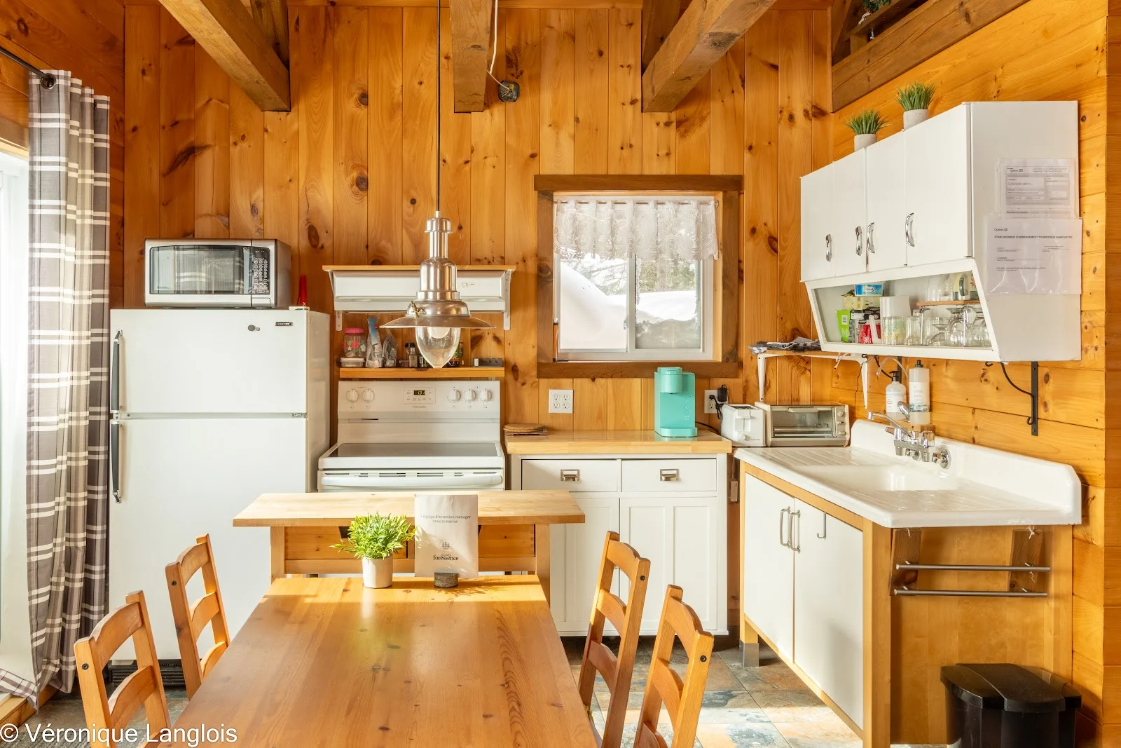 Cuisine équipée et coin repas